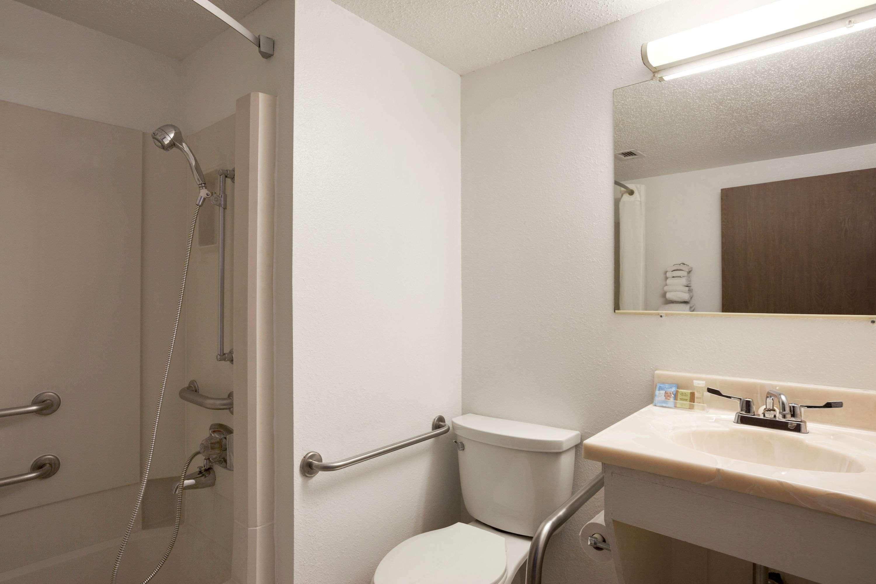 Motel Super 8 By Wyndham Council Bluffs Ia Omaha Ne Area Extérieur photo