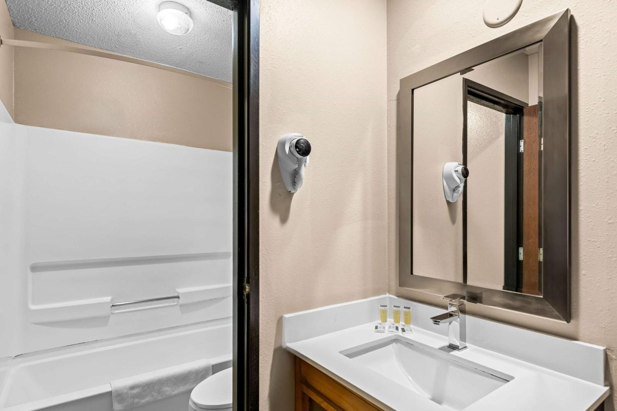 Motel Super 8 By Wyndham Council Bluffs Ia Omaha Ne Area Extérieur photo